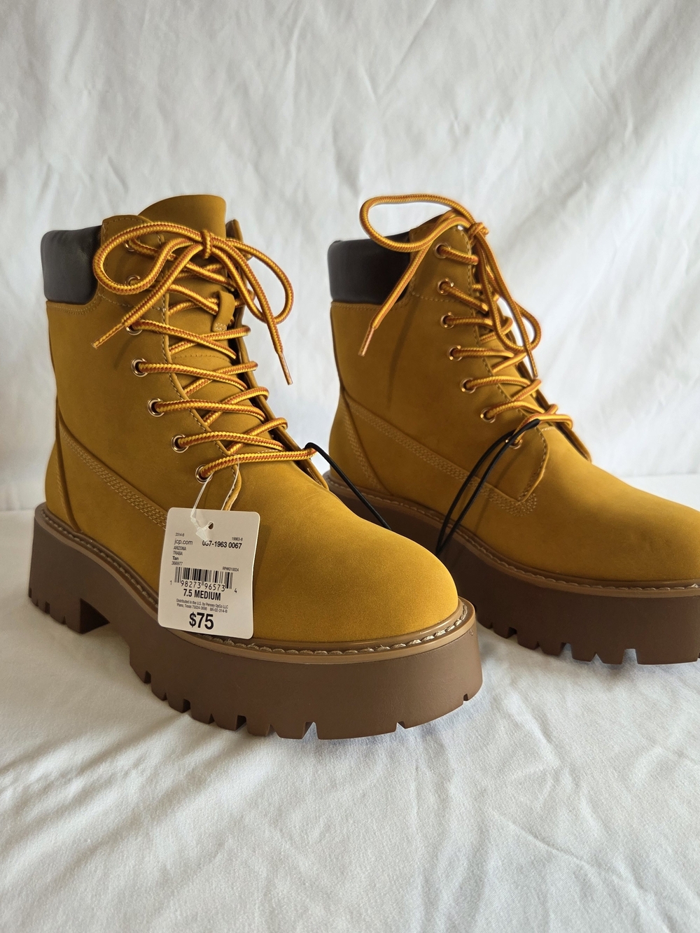 Arizona Women's Platform Lug Sole Lace Up Boots - 7.5